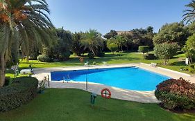 Apartment With Pool Near The Beach